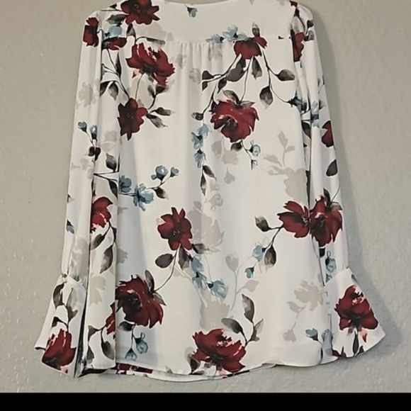 White House Black Market Floral V-neck Bell Sleeve Blouse - Picture 4 of 7